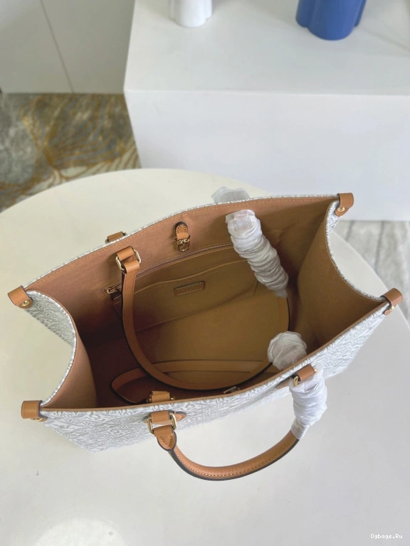 VUITTON LOUIS MM ONTHEGO 0213